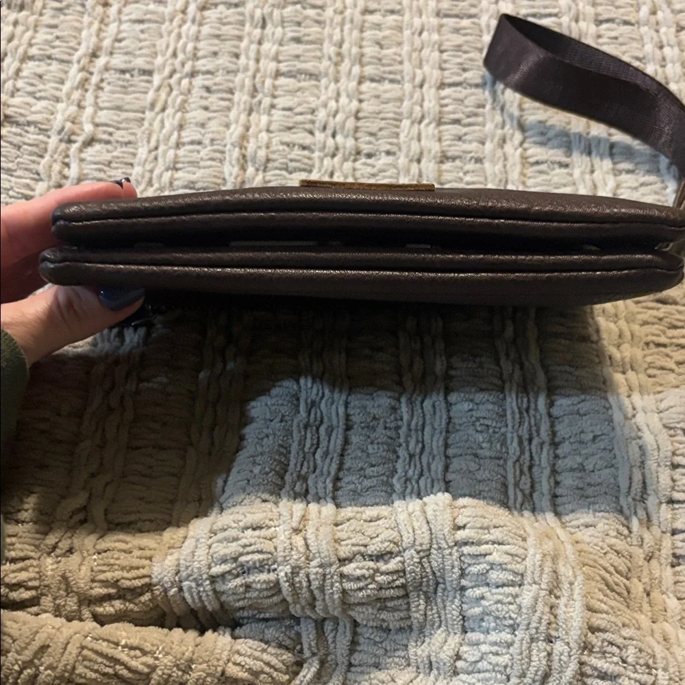Wrangler Dark Brown Leather Wristlet/crossbody - Picture 7 of 7